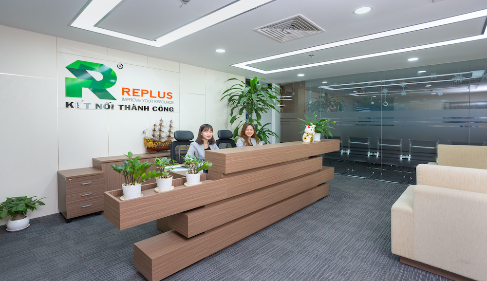 văn phòng ảo Replus và Regus bên nào lễ tân xinh hơn?
